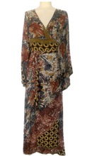 Charger l&#39;image dans la galerie, Robe-Kimono longue croisée manches pagode Vanilla numéro 4
